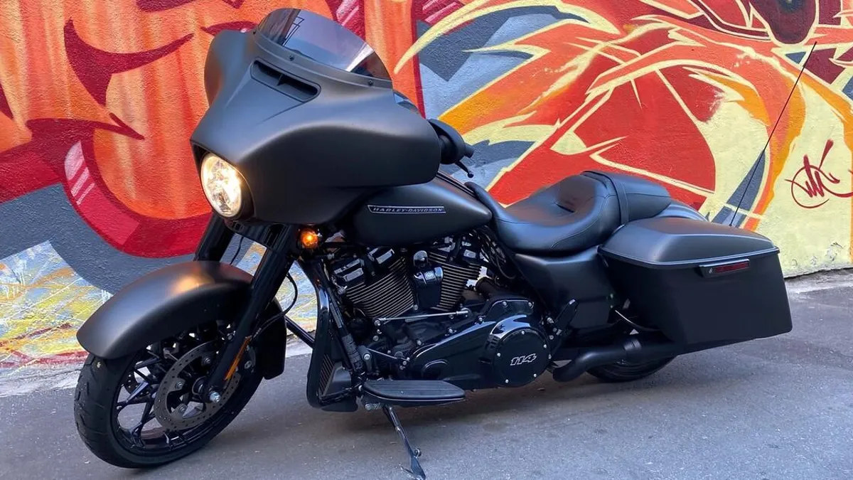 Read more about the article The Harley-Davidson Street Glide: The Ultimate Touring Cruiser