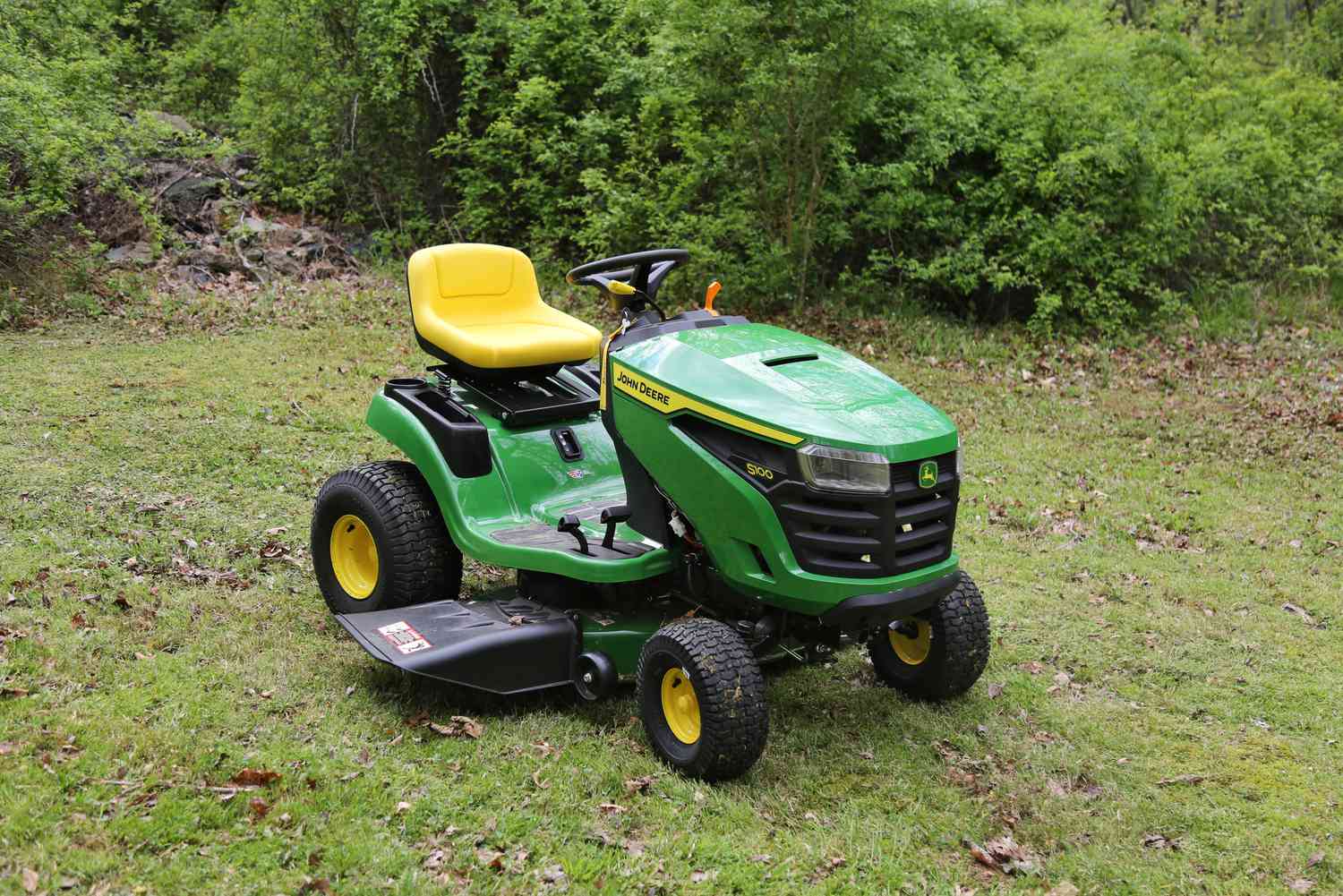 Read more about the article Explore Affordable Used Riding Lawn Mowers for Your Yard